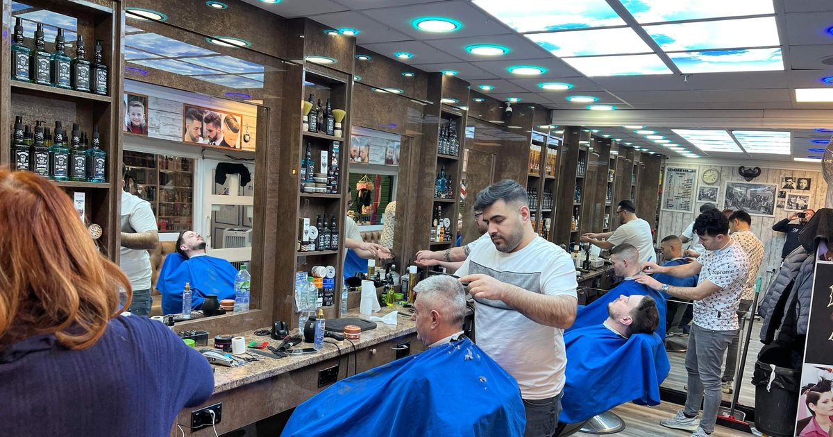 GALLERY BARBERS LEEDS market website preview